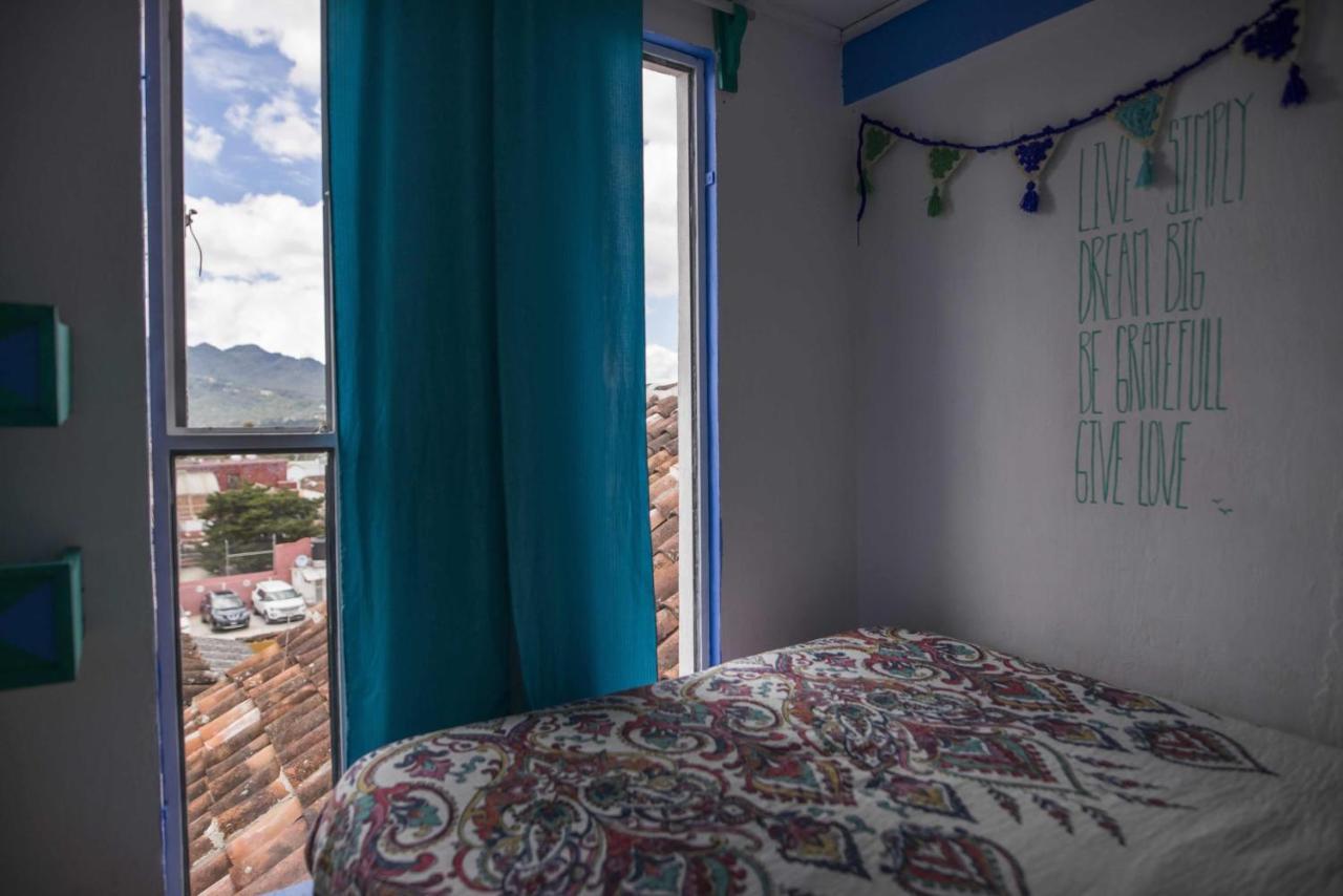 Hostal La Isla San Cristóbal de Las Casas エクステリア 写真